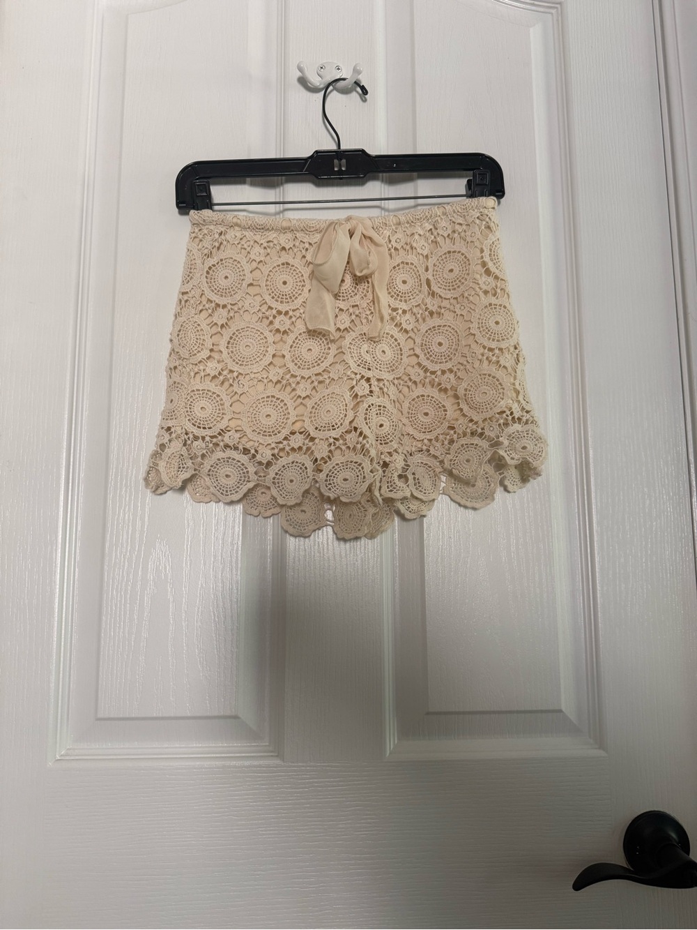 HeartSoul Cream Lace-like Pattern Shorts - Sz4